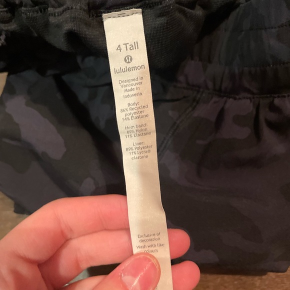 Lululemon Hotty hot shorts - Picture 5 of 5